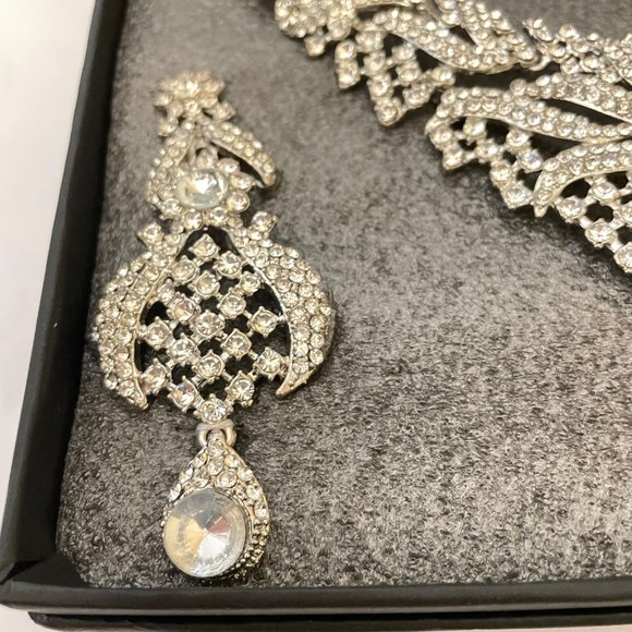 Touchstone Indian Bollywood Crystal Necklace Earrings Set - Picture 10 of 17